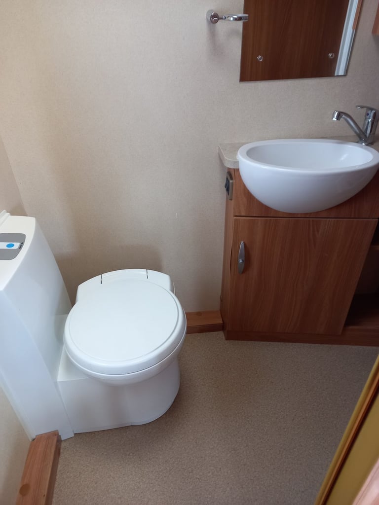 Swift challenger sport cruach fixed bed excellent condition 