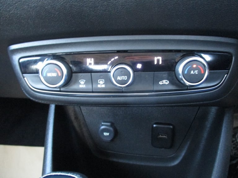 Vauxhall Crossland X SE