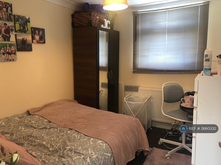 8 bedroom house in Blenheim Road, Reading, RG1 (8 bed) (#2660332)