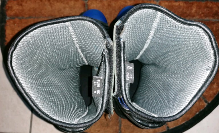 Motorbike boots brand new size 9 (for a size 8)