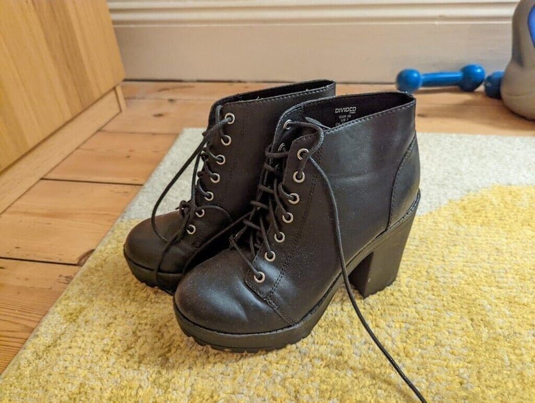 Pair of heeled ankle boots size 5