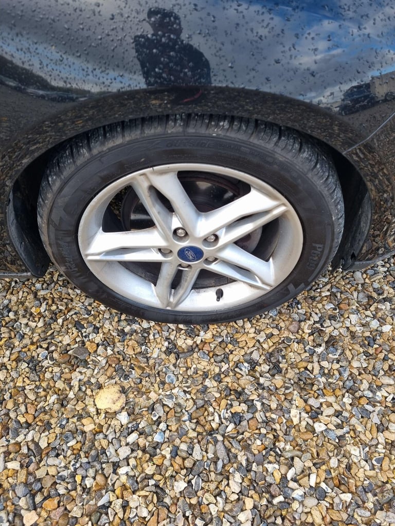 2015 Ford Focus 1.0T EcoBoost Zetec Euro 6 (s/s) 5dr HATCHBACK Petrol Manual