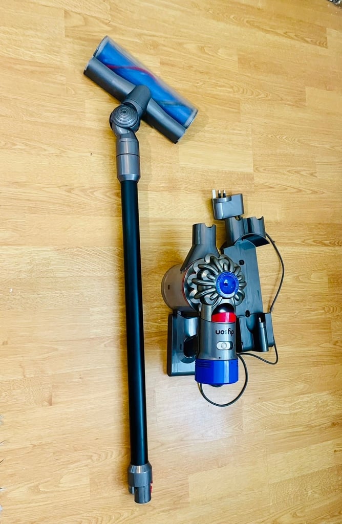 image for Dyson vacuum  Dyson v8 