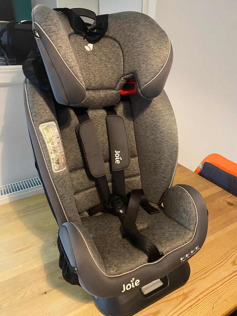 Joie 15 - 36kg (0-12 years old) car seat, with isofix