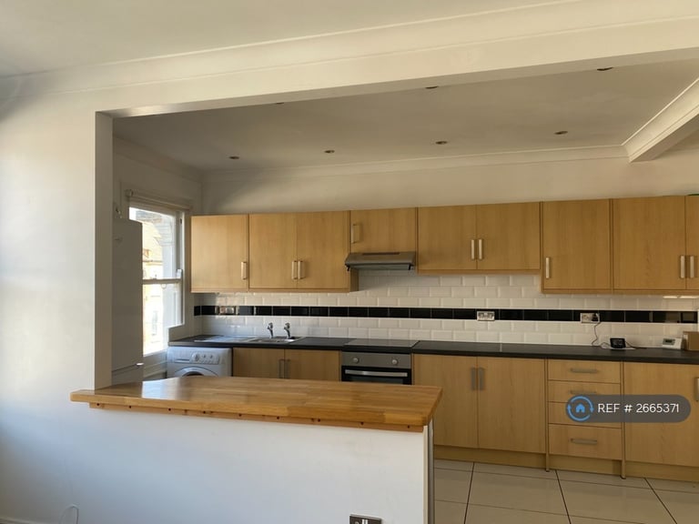 2 bedroom flat in Brixton, London, SW2 (2 bed) (#2665371)