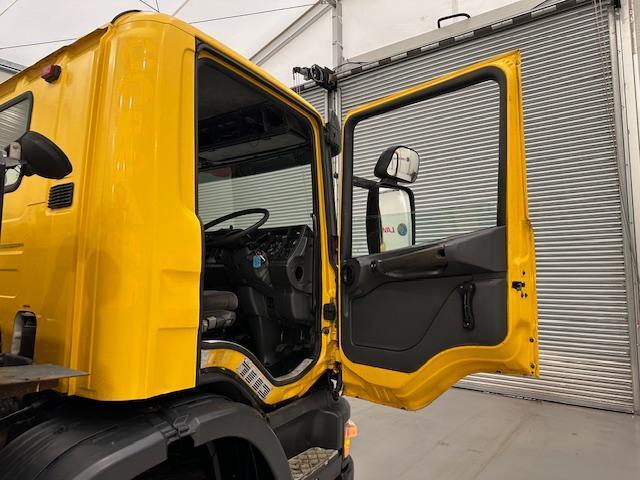 Scania 114 340 6x2 Rear Lift Day Cab Beavertail