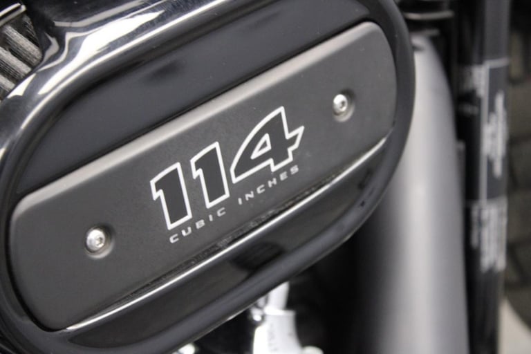 2021 Harley-Davidson FXFBS Softail Fat Bob in Vivid Black 