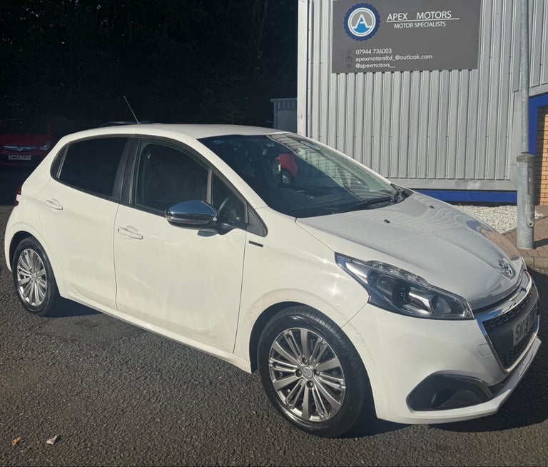 image for 2019 Peugeot 208 1.2 PureTech 82 Signature 5dr [Start Stop] HATCHBACK Petrol Man