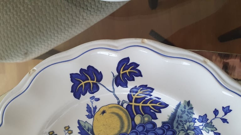 Dinner / Crockery Set - 16 piece (x3 plates chipped)
