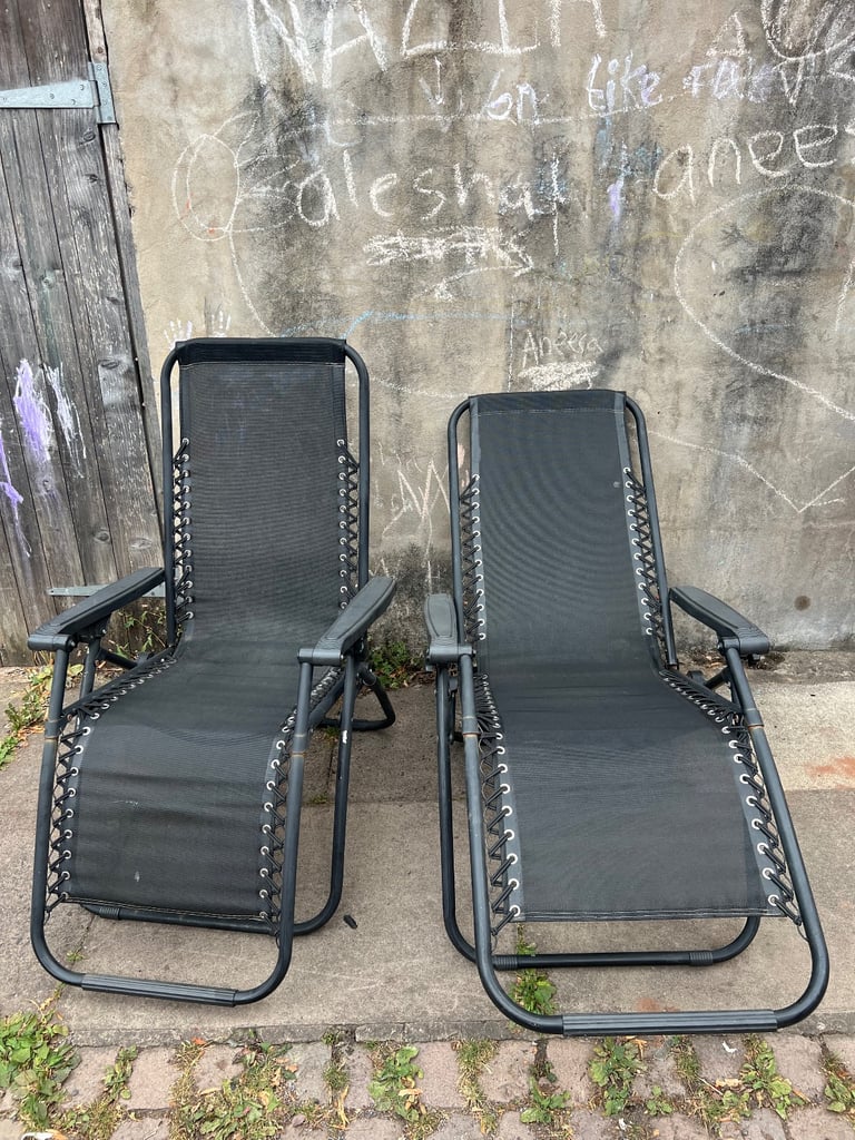 Selling a  2x pair of black gravity garden chairs