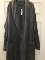 Mens brand new dressing gown with tag size XL 