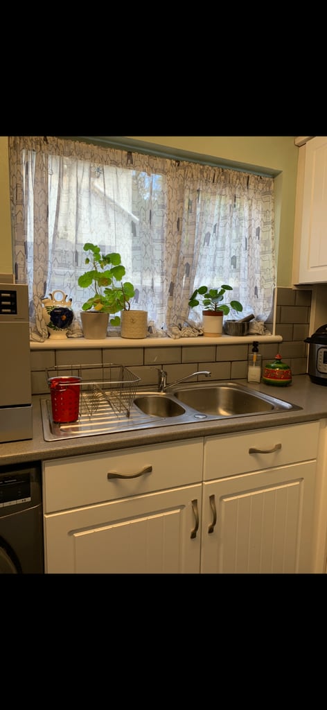 Large bedroom to let in newly refurbished house.