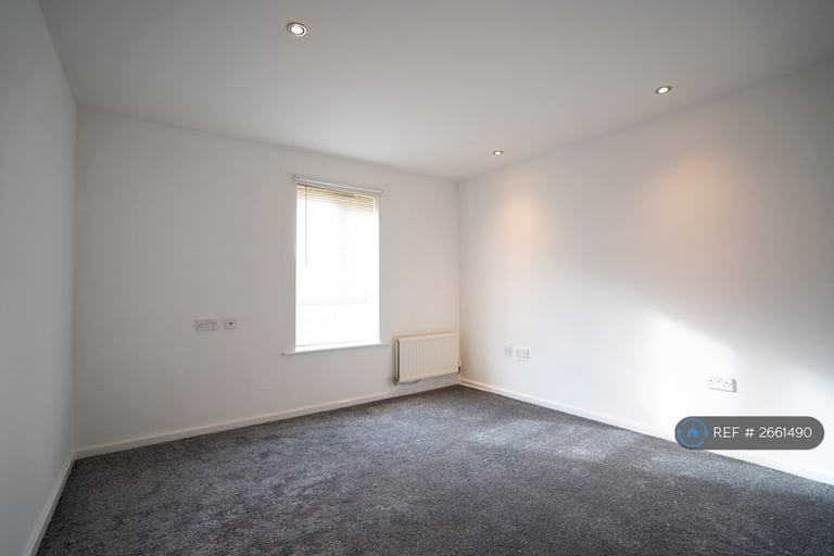2 bedroom flat in City Quay, Liverpool, L3 (2 bed) (#2661490)