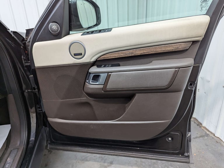 2017 Land Rover Discovery 2.0 Discovery HSE SD4 Auto 4WD 5dr SUV Diesel Automatic