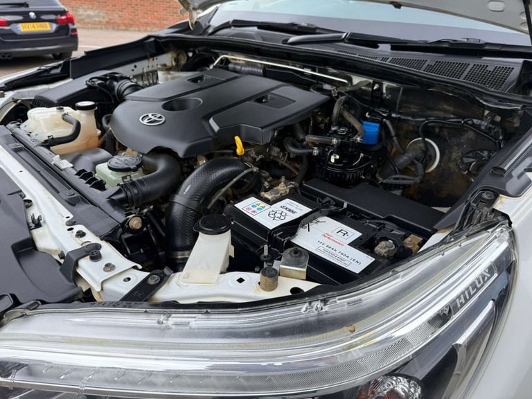 2019 Toyota Hilux 2.4 HI-Luxury Invincible D-4D 4WD Double Cab 4WD 5dr Pickup Diesel Manual