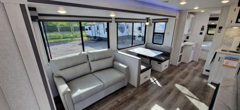 Forest River East To West Longitude 319BH American Caravan 5th Wheel