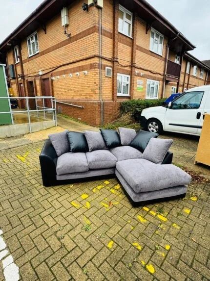 Grey Corner Sofa (Excellent Condition)