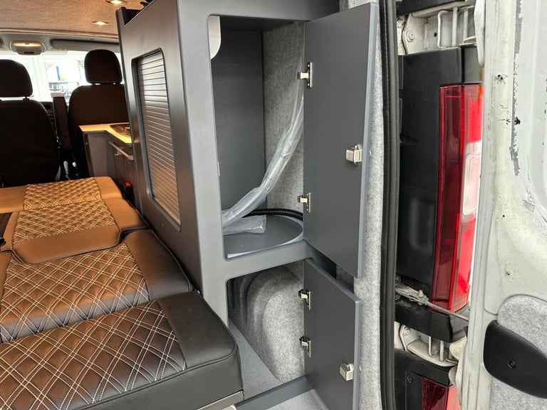 2015 Renault Trafic 1.6 dCi 27 Business camper conversion, 6 seats 5dr Diesel Manual SWB Standa C...