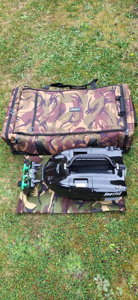 Waverunner shuttle bait boat 