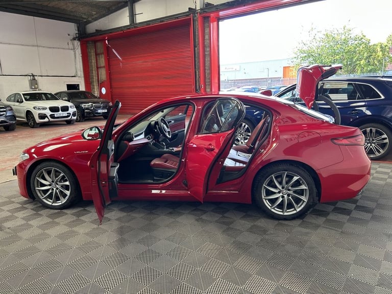 2018 Alfa Romeo Giulia 2.0T Veloce Saloon 4dr Petrol Auto Euro 6 (s/s) (280 ps) Saloon Petrol Aut...