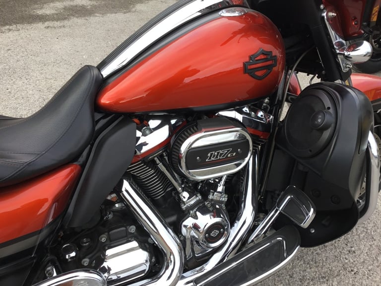 2018 Harley-Davidson CVO STREET GLIDE FLHXSE Two-Tone (15MY) Custom Cruiser PETROL Manual