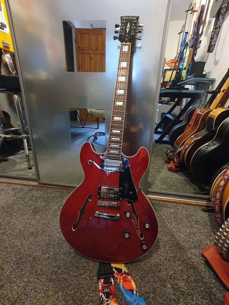 Harley Benton hollowbody electric guitar. As new!