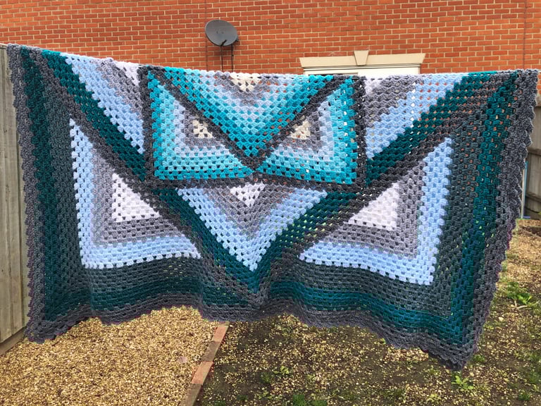 Handmade Crochet Blanket 155x155cm with 2 Free Cushion Covers – Beautiful Gift Set