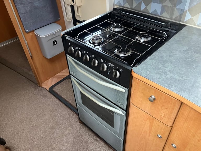 Lunar Fivestar Motorhome Fixed Bed 4 Berth 06’ Renault DCI 120 LWB