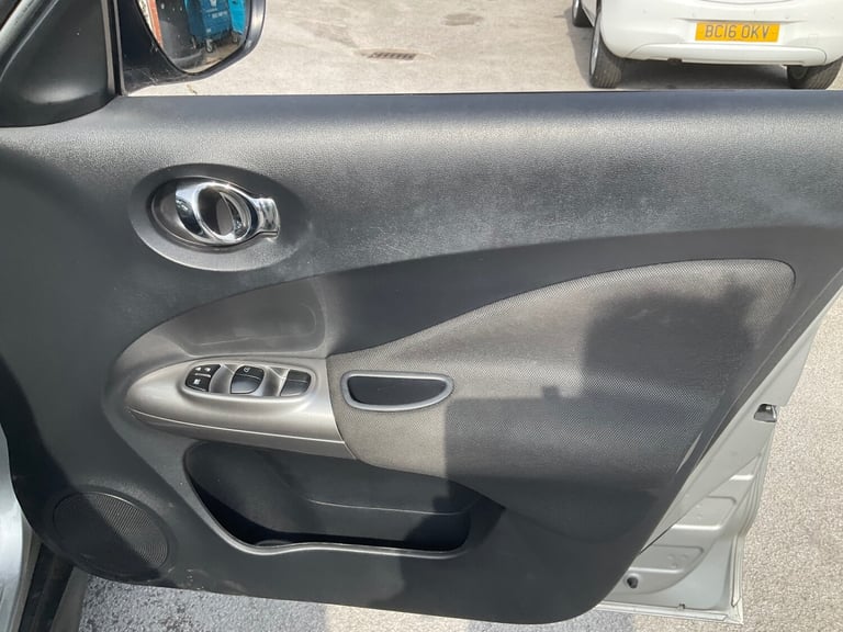 2011 Renault Laguna 2.0 dCi 150 Dynamique TomTom 5dr HATCHBACK Diesel Manual