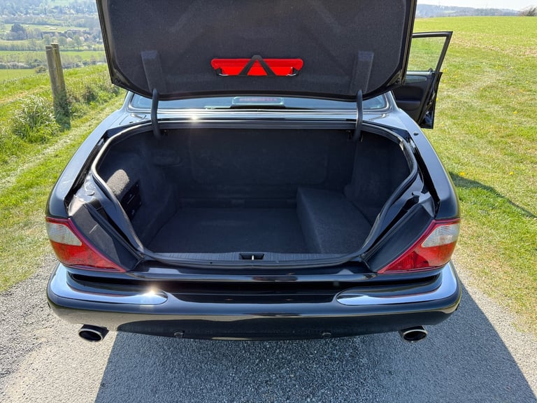 2002/51 JAGUAR XJR 100 SUPERCHARGED / ONE OF 82 IN THE UK / TWO OWNERS FROM NEW 