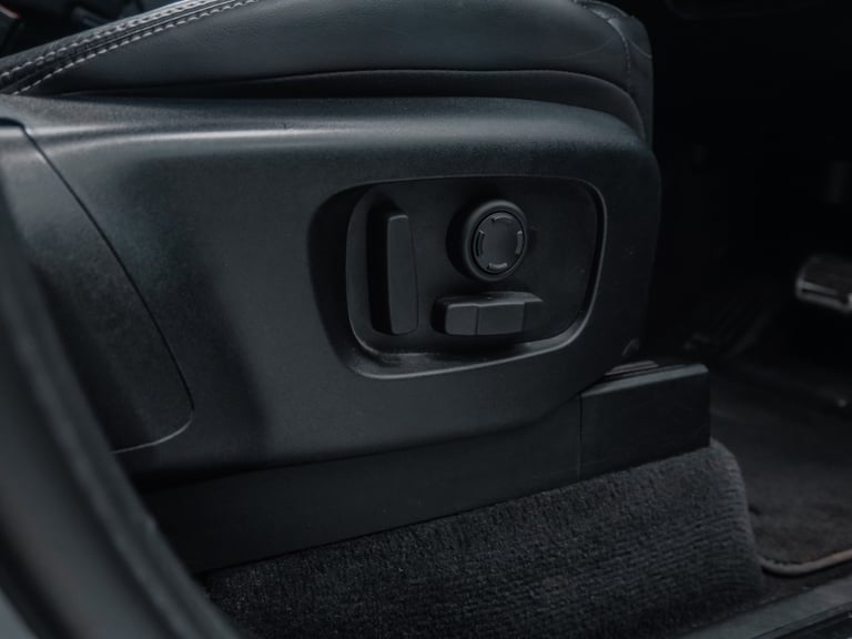 2021 Land Rover Discovery 3.0 D300 R-Dynamic HSE 5dr Auto Station Wagon Diesel Automatic