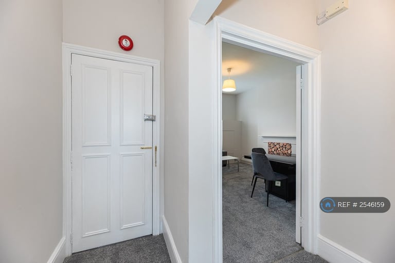 2 bedroom flat in West Cromwell Road, London, SW5 (2 bed) (#2546159)