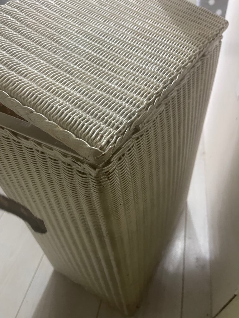 Vintage Lloyed Loom basket 