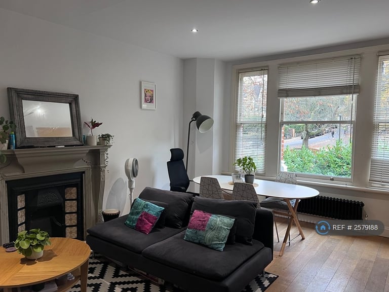 3 bedroom flat in Avenue Road, London, N6 (3 bed) (#2579188)