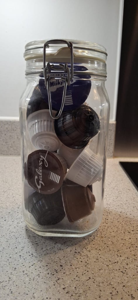 Nescafé Dolce Gusto Coffee Machine + Pods in glass jar 