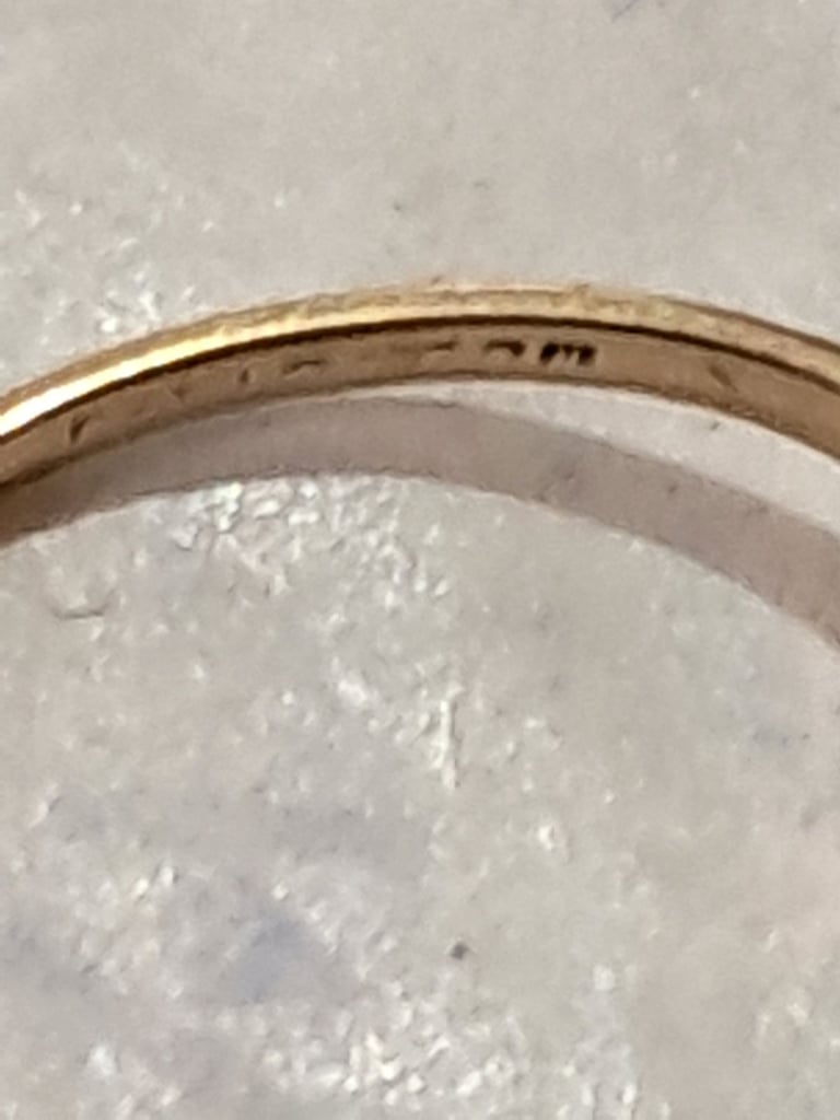 9ct gold ring diamond and Sapphire 