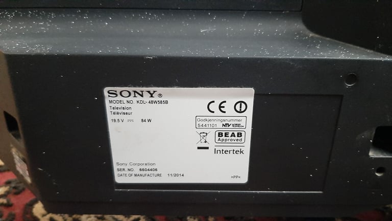 SONY 48" A++ Rated Smart TV + Stand, Original charger and Remote in good condition (Vertical lines)
