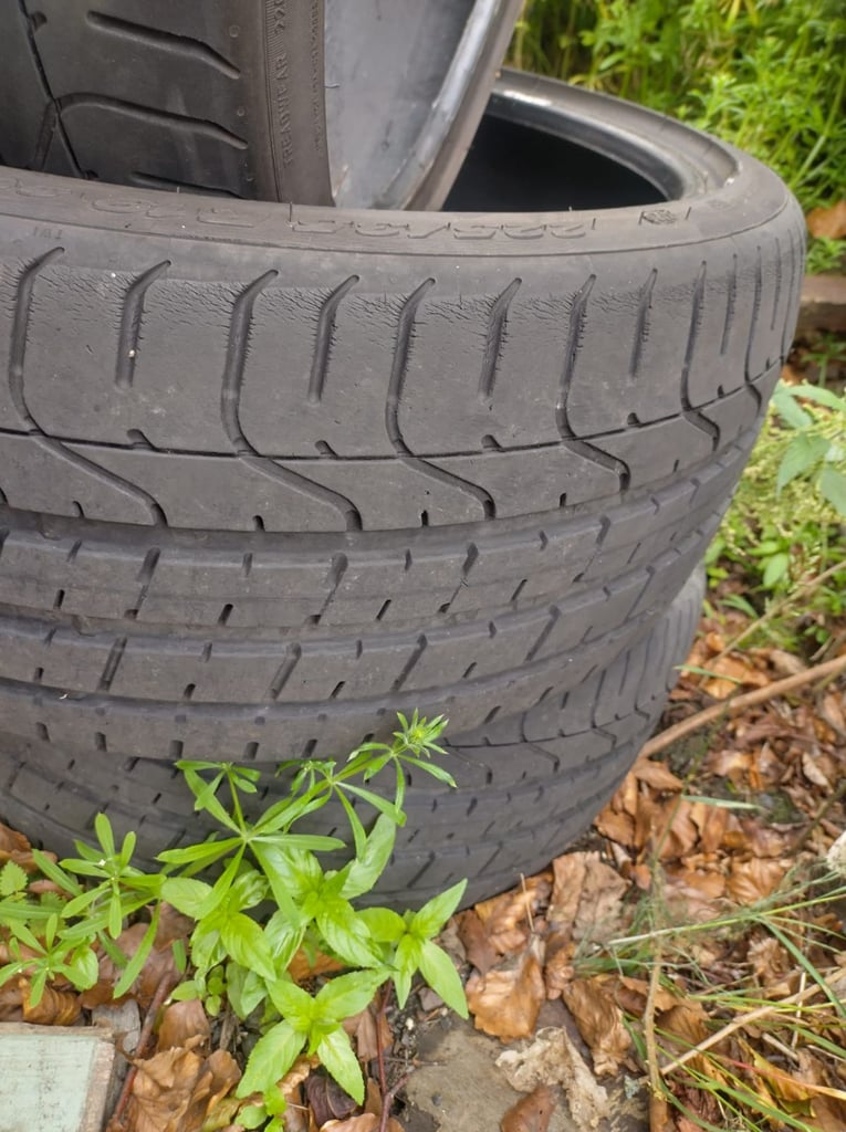 Pirreli tyres 225/35/19 P Zero x 4