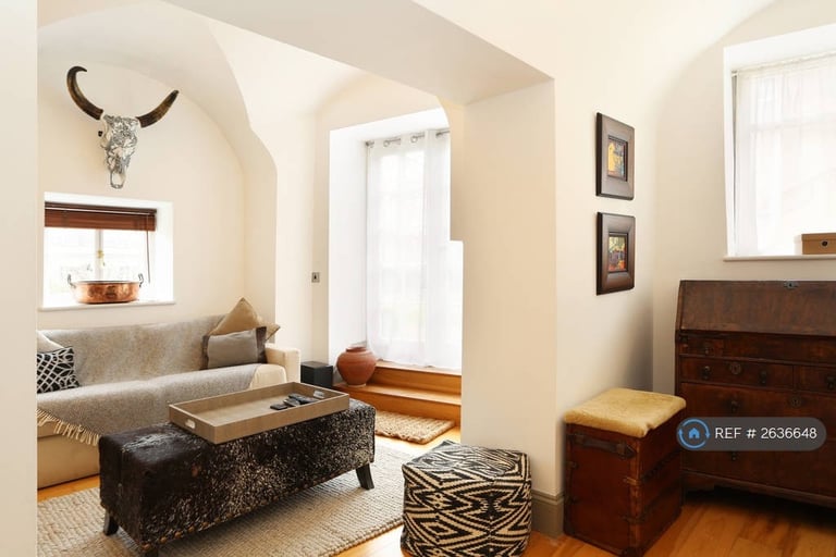 1 bedroom flat in Grove House, Bristol, BS8 (1 bed) (#2636648)