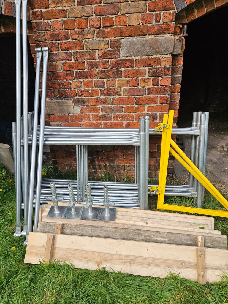 NEW PREMIUM DIY GALVANIZED SCAFFOLD TOWERS.(free delivery*)