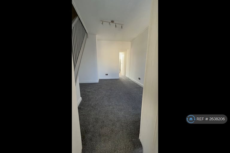 2 bedroom flat in Queen Street, Horsham, RH12 (2 bed) (#2638206)