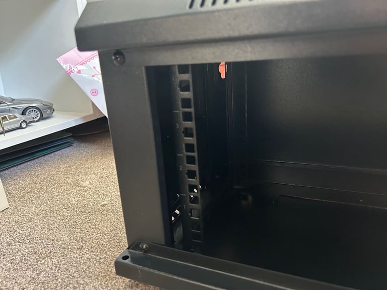 4U Wall Mounted network cabinet