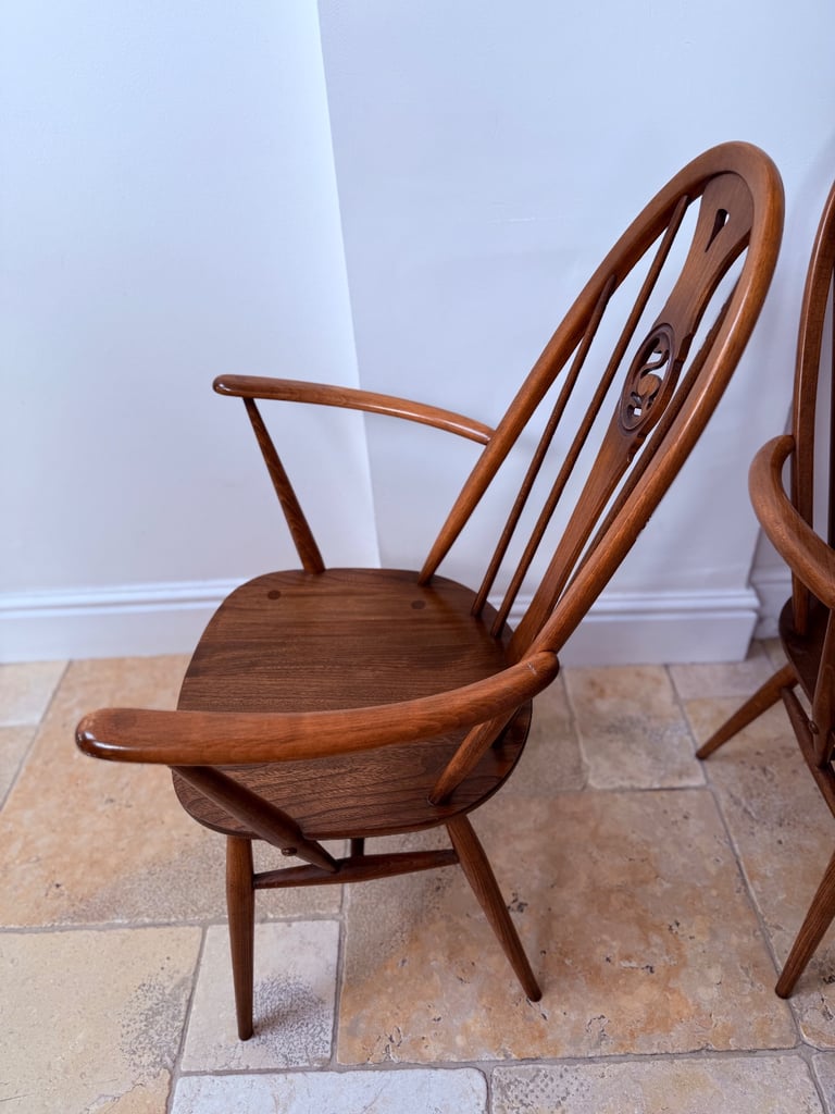 Ercol Extending Dining Table & 4 Chairs