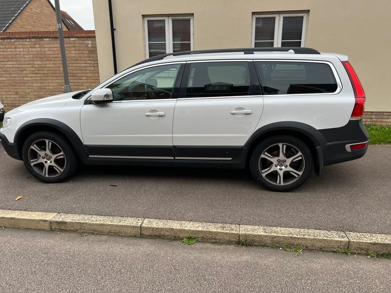 2015 Volvo, XC70 D4, 181HP SE NAV Manual