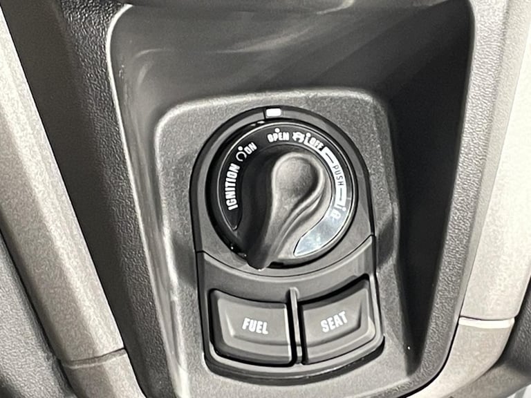 YAMAHA NMAX 125 2025 MODEL IN MILKY WHITE - IN STOCK AVAILABLE NOW !