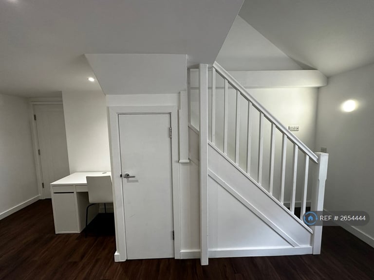 Studio flat in Clifton Road, Bristol, BS8 (#2654444)