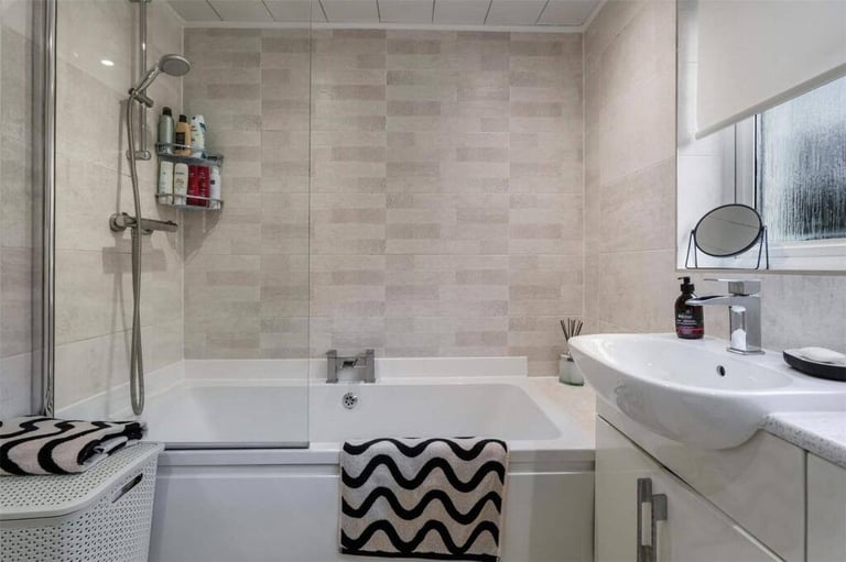 🖤✨Whitechapel Lifestyle: Spacious Double Room Availble Now!