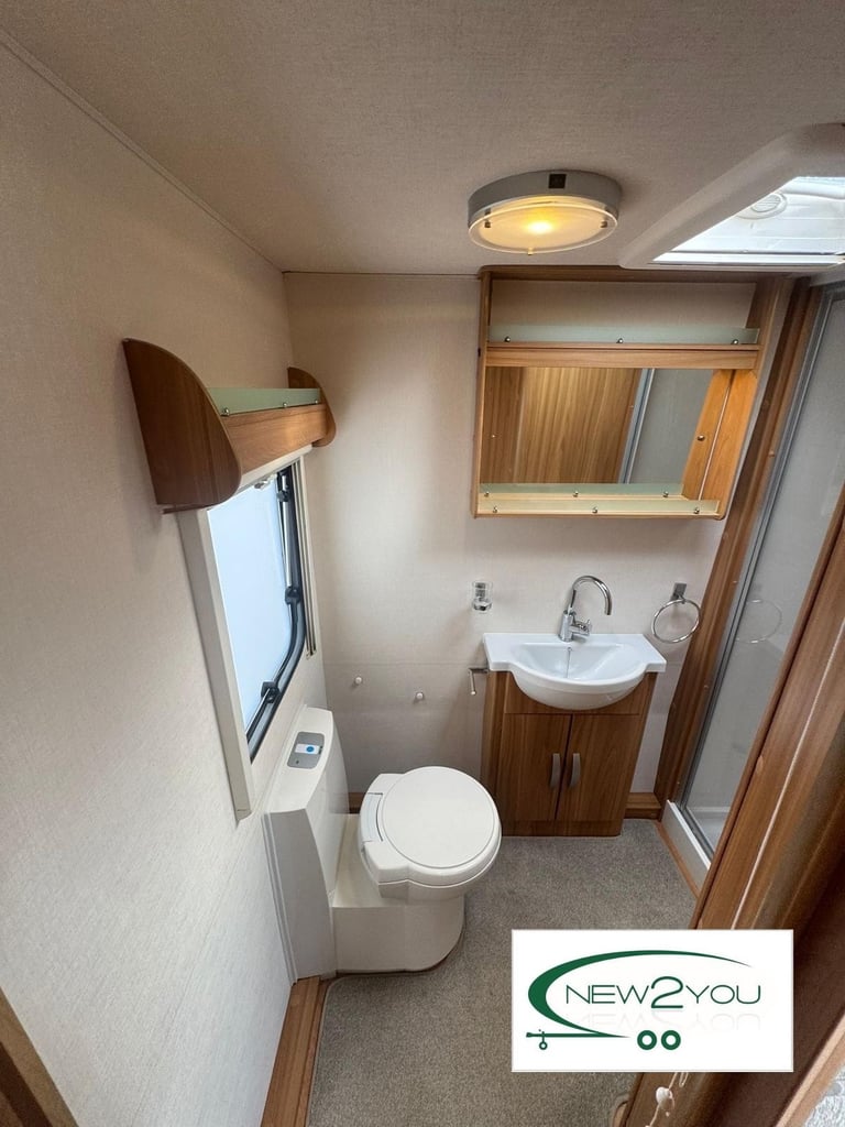 2014 Lunar Quasar 564 4 Berth Caravan + Motor Mover - STOCK NO E229