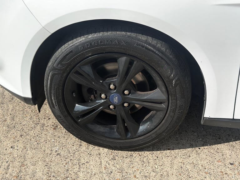  Ford Focus 1.0T EcoBoost Zetec Euro 5 (s/s) 5dr Petrol Manual