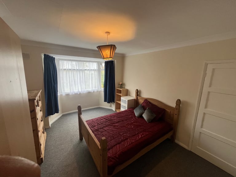 Lovely Double Room next to Freeman Hospital - No Deposit